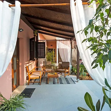 Appartamento 2 Bedroom Lovely Apartment In Bale *